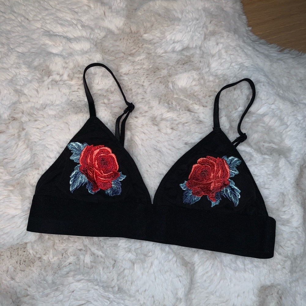 VS PINK Embroidered Rose Bralette!!
